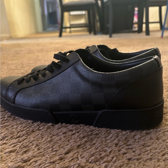 Louis Vuitton low top shoes mint condition!! - Picture 4 of 5